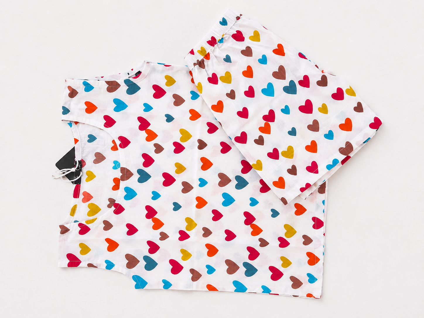 Kids Heart Print Sleeveless Top & Shorts Set – Multicolor Printed Casual Co-Ord Set